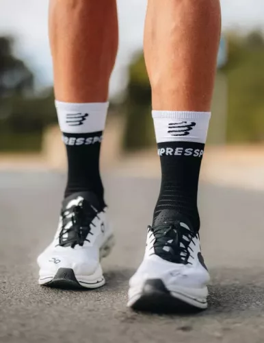 CompresSport Mid Compression Socks V2.0 futózokni